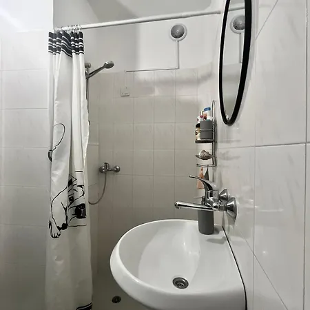 Modern Flat Near Downtown Apartman