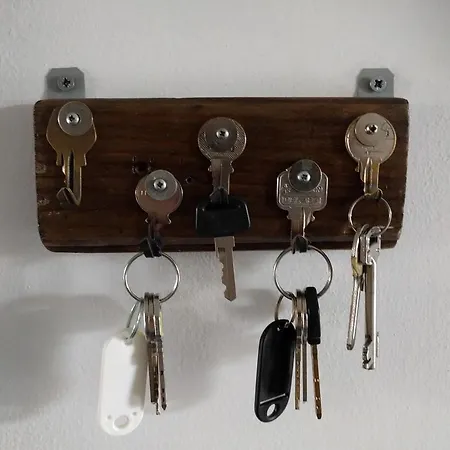 Modern Flat Near Downtown דירה *