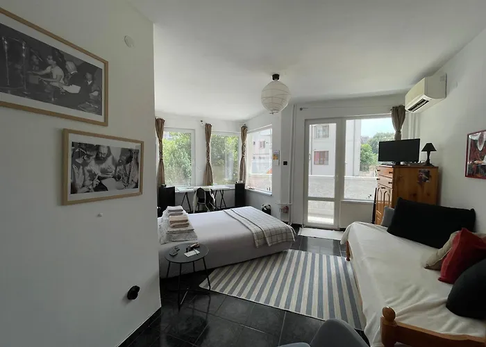 Modern Flat Near Downtown アパート *