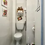 Modern Flat Near Downtown Апартаменты *