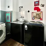 Modern Flat Near Downtown Апартаменты *