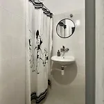 Апартаменты Modern Flat Near Downtown *
