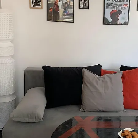 Modern Flat Near Downtown Apartament