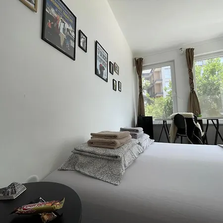 Apartment Modern Flat Near Downtown