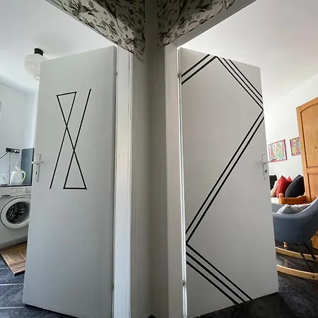 Modern Flat Near Downtown *