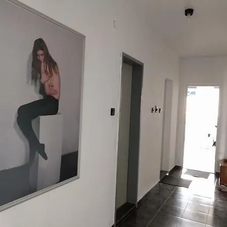 Modern Flat Near Downtown Apartament