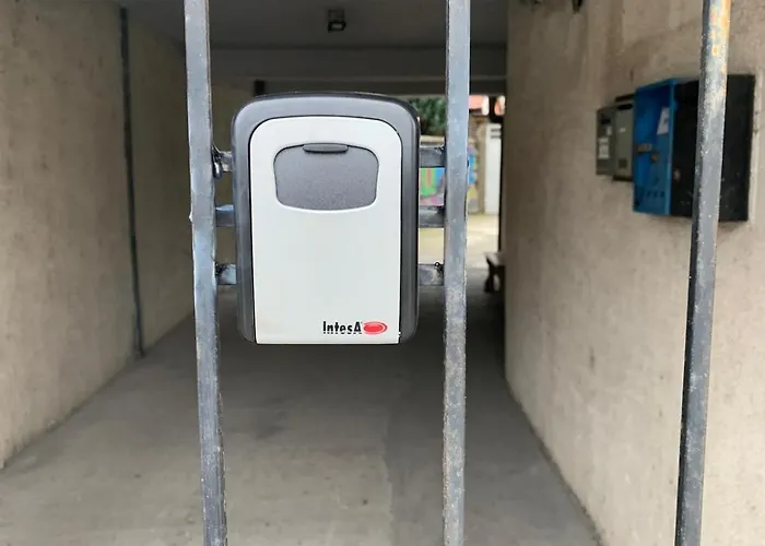 Modern Flat Near Downtown 아파트