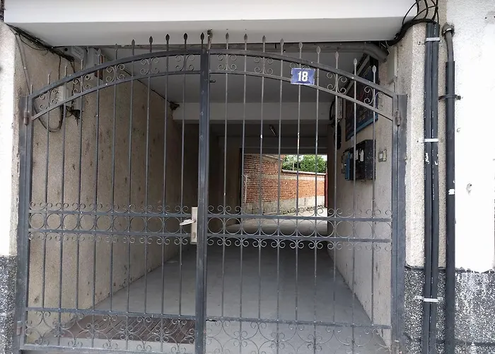 Modern Flat Near Downtown 公寓 *